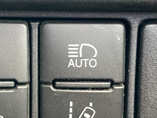 ノア Ｇ　セーフティーセンス？　純正９インチフルセグＳＤナビ　バックカメラ　両側パワースライドドア　ＬＥＤヘッドライト　オートライト　オートハイビーム　クルコン　シートヒーター　ＥＴＣ　横滑り防止装置（20枚目）