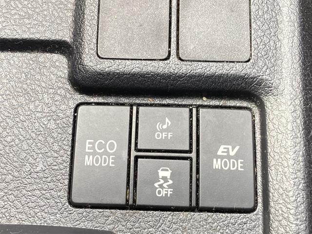カローラフィールダー ハイブリッドＧ　ダブルバイビー　セーフティセンス　追突防止装置　純正フルセグＳＤナビ　純正ＣＤ　ＤＶＤ再生　Ｂｌｕｔｅｔｏｏｔｈ接続　ＥＴＣ　ＬＥＤオートライト　オートハイビーム　革巻きステア　合皮コンビシート　ステアスイッチ（16枚目）