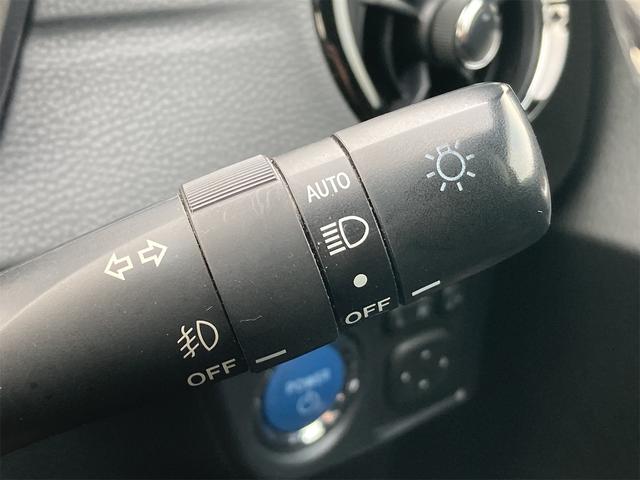 カローラフィールダー ハイブリッドＧ　ダブルバイビー　セーフティセンス　追突防止装置　純正フルセグＳＤナビ　純正ＣＤ　ＤＶＤ再生　Ｂｌｕｔｅｔｏｏｔｈ接続　ＥＴＣ　ＬＥＤオートライト　オートハイビーム　革巻きステア　合皮コンビシート　ステアスイッチ（19枚目）