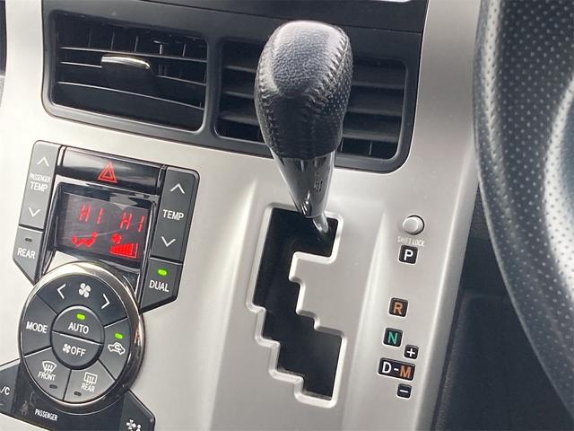 ヴォクシー ＺＳ　４ＷＤ　純正フルセグＳＤナビ　純正ＣＤ　ＤＶＤ再生　バックカメラ　ＥＴＣ　左側自動ドア　革巻きステア　ステアスイッチ　ウォークスルー　ＨＩＤオートライト　社外ドラレコ　純正アルミ　スタッドレスタイヤ有（15枚目）
