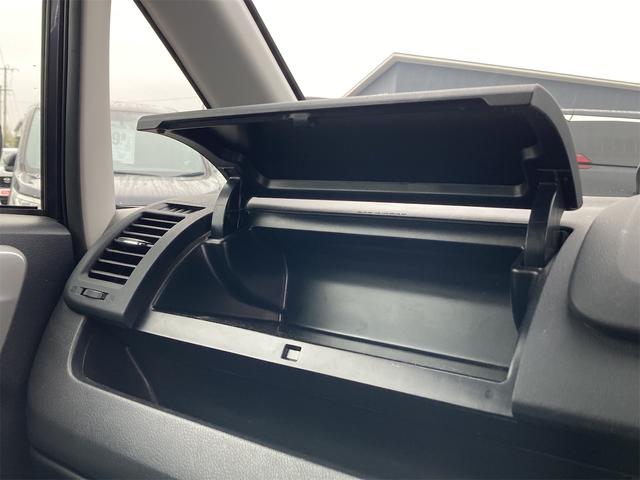ヴォクシー ＺＳ　４ＷＤ　純正フルセグＳＤナビ　純正ＣＤ　ＤＶＤ再生　バックカメラ　ＥＴＣ　左側自動ドア　革巻きステア　ステアスイッチ　ウォークスルー　ＨＩＤオートライト　社外ドラレコ　純正アルミ　スタッドレスタイヤ有（22枚目）