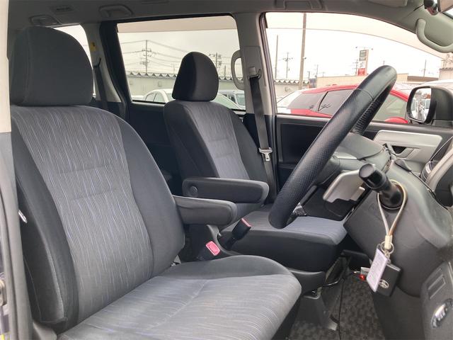 ヴォクシー ＺＳ　４ＷＤ　純正フルセグＳＤナビ　純正ＣＤ　ＤＶＤ再生　バックカメラ　ＥＴＣ　左側自動ドア　革巻きステア　ステアスイッチ　ウォークスルー　ＨＩＤオートライト　社外ドラレコ　純正アルミ　スタッドレスタイヤ有（25枚目）