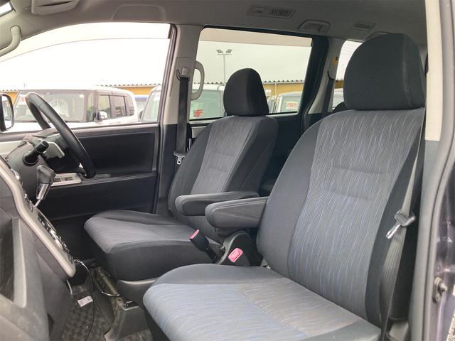 ヴォクシー ＺＳ　４ＷＤ　純正フルセグＳＤナビ　純正ＣＤ　ＤＶＤ再生　バックカメラ　ＥＴＣ　左側自動ドア　革巻きステア　ステアスイッチ　ウォークスルー　ＨＩＤオートライト　社外ドラレコ　純正アルミ　スタッドレスタイヤ有（27枚目）