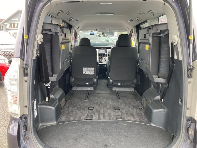 ヴォクシー ＺＳ　４ＷＤ　純正フルセグＳＤナビ　純正ＣＤ　ＤＶＤ再生　バックカメラ　ＥＴＣ　左側自動ドア　革巻きステア　ステアスイッチ　ウォークスルー　ＨＩＤオートライト　社外ドラレコ　純正アルミ　スタッドレスタイヤ有（33枚目）