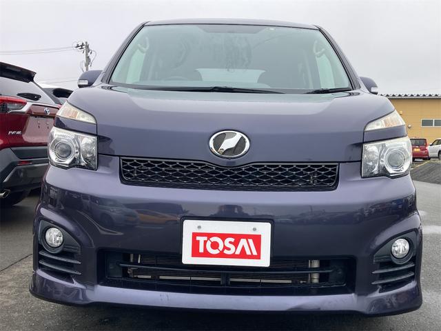 ヴォクシー ＺＳ　４ＷＤ　純正フルセグＳＤナビ　純正ＣＤ　ＤＶＤ再生　バックカメラ　ＥＴＣ　左側自動ドア　革巻きステア　ステアスイッチ　ウォークスルー　ＨＩＤオートライト　社外ドラレコ　純正アルミ　スタッドレスタイヤ有（36枚目）