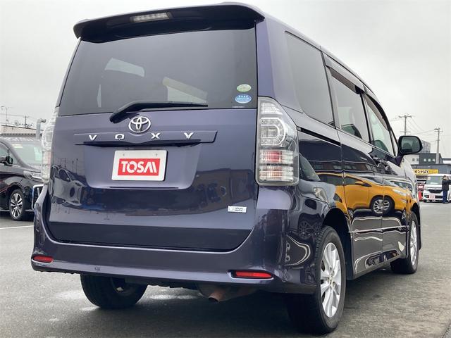 ヴォクシー ＺＳ　４ＷＤ　純正フルセグＳＤナビ　純正ＣＤ　ＤＶＤ再生　バックカメラ　ＥＴＣ　左側自動ドア　革巻きステア　ステアスイッチ　ウォークスルー　ＨＩＤオートライト　社外ドラレコ　純正アルミ　スタッドレスタイヤ有（39枚目）