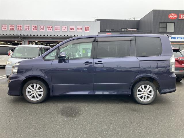 ヴォクシー ＺＳ　４ＷＤ　純正フルセグＳＤナビ　純正ＣＤ　ＤＶＤ再生　バックカメラ　ＥＴＣ　左側自動ドア　革巻きステア　ステアスイッチ　ウォークスルー　ＨＩＤオートライト　社外ドラレコ　純正アルミ　スタッドレスタイヤ有（42枚目）