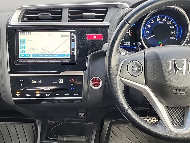フィットハイブリッド Ｓパッケージ　４ＷＤ　ワンオーナー　純正フルセグナビ　純正ＣＤ　ＤＶＤ再生　Ｂｌｕｔｅｔｏｏｔｈ接続　ＥＴＣ　バックカメラ　ＬＥＤオートライト　クルーズコントロール　ステアスイッチ　サイドエアバッグ　横滑り防止装置（8枚目）