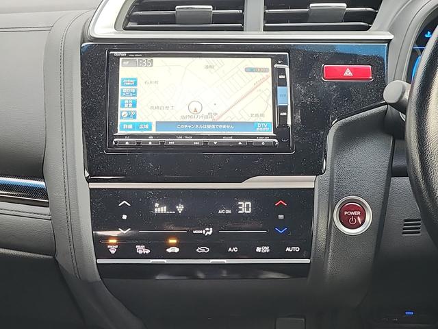 フィットハイブリッド Ｓパッケージ　４ＷＤ　ワンオーナー　純正フルセグナビ　純正ＣＤ　ＤＶＤ再生　Ｂｌｕｔｅｔｏｏｔｈ接続　ＥＴＣ　バックカメラ　ＬＥＤオートライト　クルーズコントロール　ステアスイッチ　サイドエアバッグ　横滑り防止装置（10枚目）