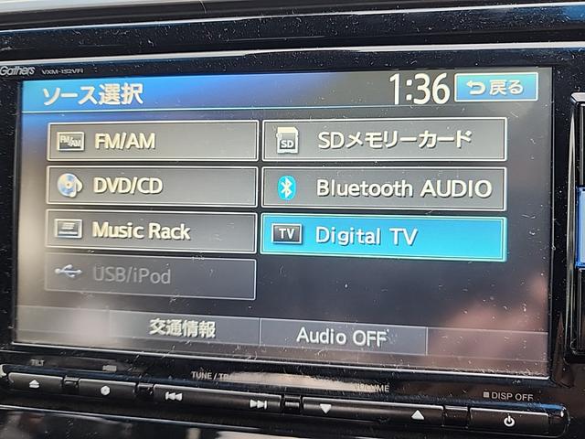 フィットハイブリッド Ｓパッケージ　４ＷＤ　ワンオーナー　純正フルセグナビ　純正ＣＤ　ＤＶＤ再生　Ｂｌｕｔｅｔｏｏｔｈ接続　ＥＴＣ　バックカメラ　ＬＥＤオートライト　クルーズコントロール　ステアスイッチ　サイドエアバッグ　横滑り防止装置（12枚目）