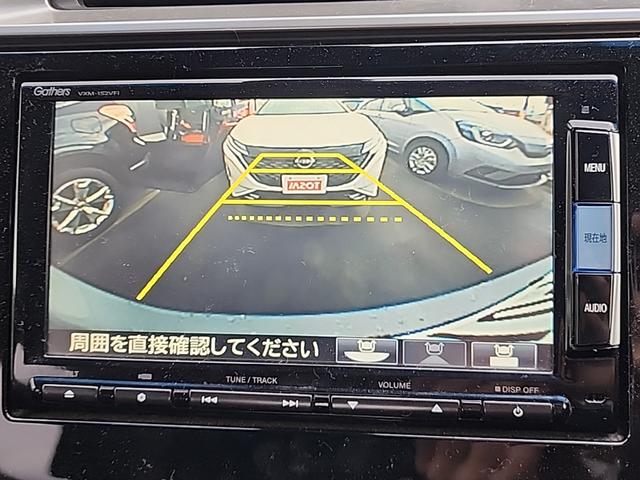フィットハイブリッド Ｓパッケージ　４ＷＤ　ワンオーナー　純正フルセグナビ　純正ＣＤ　ＤＶＤ再生　Ｂｌｕｔｅｔｏｏｔｈ接続　ＥＴＣ　バックカメラ　ＬＥＤオートライト　クルーズコントロール　ステアスイッチ　サイドエアバッグ　横滑り防止装置（13枚目）