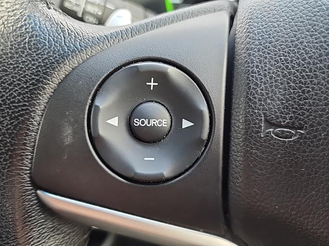 フィットハイブリッド Ｓパッケージ　４ＷＤ　ワンオーナー　純正フルセグナビ　純正ＣＤ　ＤＶＤ再生　Ｂｌｕｔｅｔｏｏｔｈ接続　ＥＴＣ　バックカメラ　ＬＥＤオートライト　クルーズコントロール　ステアスイッチ　サイドエアバッグ　横滑り防止装置（15枚目）