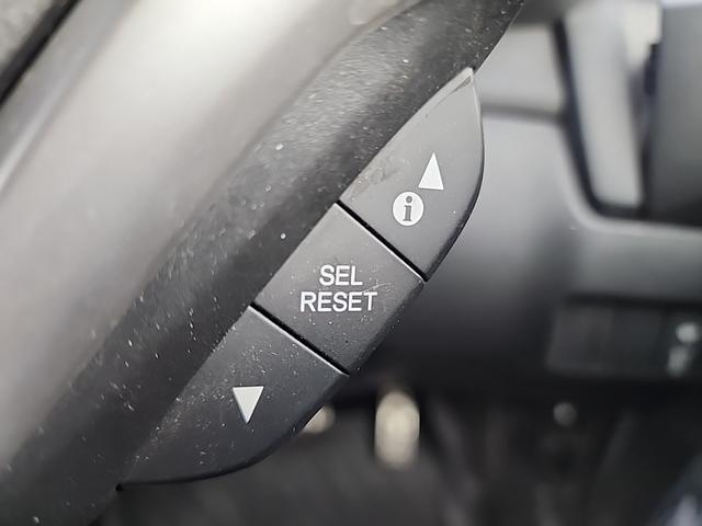 フィットハイブリッド Ｓパッケージ　４ＷＤ　ワンオーナー　純正フルセグナビ　純正ＣＤ　ＤＶＤ再生　Ｂｌｕｔｅｔｏｏｔｈ接続　ＥＴＣ　バックカメラ　ＬＥＤオートライト　クルーズコントロール　ステアスイッチ　サイドエアバッグ　横滑り防止装置（16枚目）