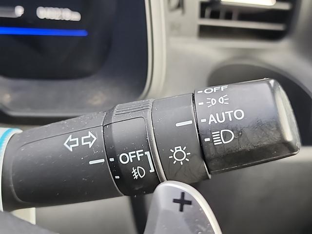 フィットハイブリッド Ｓパッケージ　４ＷＤ　ワンオーナー　純正フルセグナビ　純正ＣＤ　ＤＶＤ再生　Ｂｌｕｔｅｔｏｏｔｈ接続　ＥＴＣ　バックカメラ　ＬＥＤオートライト　クルーズコントロール　ステアスイッチ　サイドエアバッグ　横滑り防止装置（17枚目）