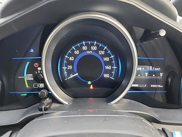 フィットハイブリッド Ｓパッケージ　４ＷＤ　ワンオーナー　純正フルセグナビ　純正ＣＤ　ＤＶＤ再生　Ｂｌｕｔｅｔｏｏｔｈ接続　ＥＴＣ　バックカメラ　ＬＥＤオートライト　クルーズコントロール　ステアスイッチ　サイドエアバッグ　横滑り防止装置（19枚目）