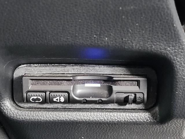 フィットハイブリッド Ｓパッケージ　４ＷＤ　ワンオーナー　純正フルセグナビ　純正ＣＤ　ＤＶＤ再生　Ｂｌｕｔｅｔｏｏｔｈ接続　ＥＴＣ　バックカメラ　ＬＥＤオートライト　クルーズコントロール　ステアスイッチ　サイドエアバッグ　横滑り防止装置（21枚目）