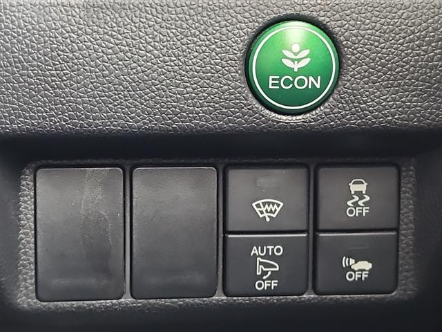 フィットハイブリッド Ｓパッケージ　４ＷＤ　ワンオーナー　純正フルセグナビ　純正ＣＤ　ＤＶＤ再生　Ｂｌｕｔｅｔｏｏｔｈ接続　ＥＴＣ　バックカメラ　ＬＥＤオートライト　クルーズコントロール　ステアスイッチ　サイドエアバッグ　横滑り防止装置（22枚目）