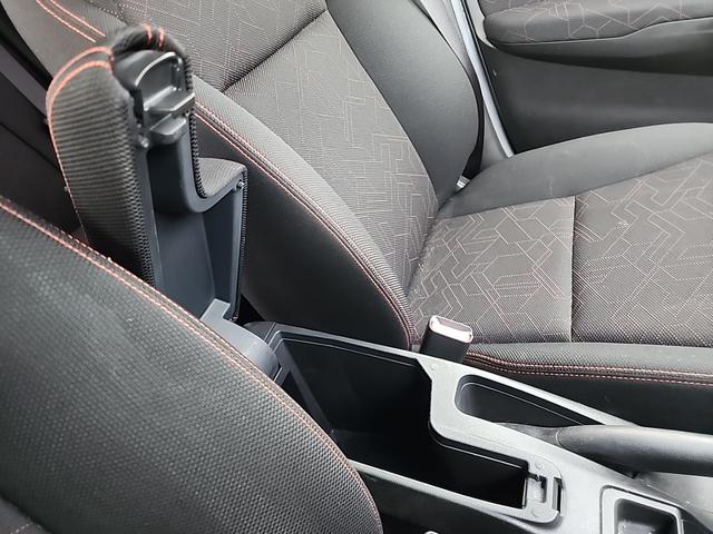 フィットハイブリッド Ｓパッケージ　４ＷＤ　ワンオーナー　純正フルセグナビ　純正ＣＤ　ＤＶＤ再生　Ｂｌｕｔｅｔｏｏｔｈ接続　ＥＴＣ　バックカメラ　ＬＥＤオートライト　クルーズコントロール　ステアスイッチ　サイドエアバッグ　横滑り防止装置（28枚目）