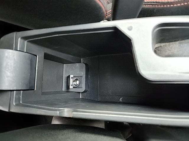 フィットハイブリッド Ｓパッケージ　４ＷＤ　ワンオーナー　純正フルセグナビ　純正ＣＤ　ＤＶＤ再生　Ｂｌｕｔｅｔｏｏｔｈ接続　ＥＴＣ　バックカメラ　ＬＥＤオートライト　クルーズコントロール　ステアスイッチ　サイドエアバッグ　横滑り防止装置（29枚目）