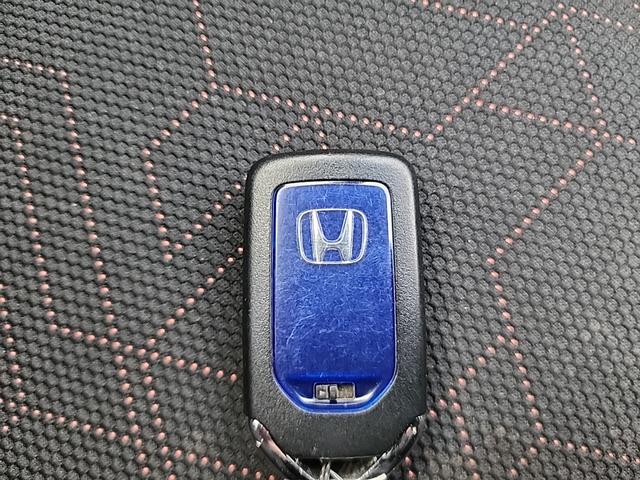 フィットハイブリッド Ｓパッケージ　４ＷＤ　ワンオーナー　純正フルセグナビ　純正ＣＤ　ＤＶＤ再生　Ｂｌｕｔｅｔｏｏｔｈ接続　ＥＴＣ　バックカメラ　ＬＥＤオートライト　クルーズコントロール　ステアスイッチ　サイドエアバッグ　横滑り防止装置（31枚目）