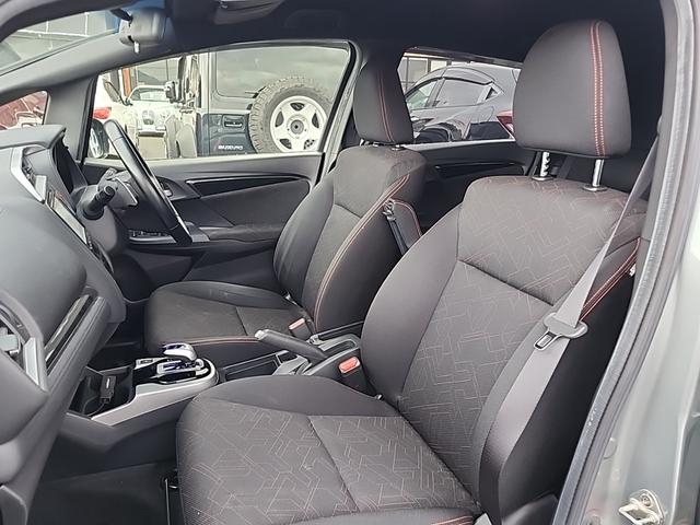 フィットハイブリッド Ｓパッケージ　４ＷＤ　ワンオーナー　純正フルセグナビ　純正ＣＤ　ＤＶＤ再生　Ｂｌｕｔｅｔｏｏｔｈ接続　ＥＴＣ　バックカメラ　ＬＥＤオートライト　クルーズコントロール　ステアスイッチ　サイドエアバッグ　横滑り防止装置（34枚目）