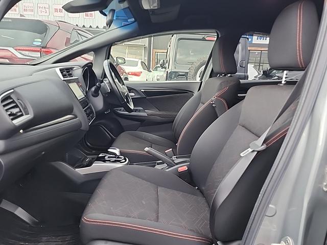 フィットハイブリッド Ｓパッケージ　４ＷＤ　ワンオーナー　純正フルセグナビ　純正ＣＤ　ＤＶＤ再生　Ｂｌｕｔｅｔｏｏｔｈ接続　ＥＴＣ　バックカメラ　ＬＥＤオートライト　クルーズコントロール　ステアスイッチ　サイドエアバッグ　横滑り防止装置（35枚目）