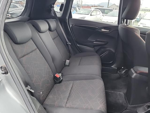 フィットハイブリッド Ｓパッケージ　４ＷＤ　ワンオーナー　純正フルセグナビ　純正ＣＤ　ＤＶＤ再生　Ｂｌｕｔｅｔｏｏｔｈ接続　ＥＴＣ　バックカメラ　ＬＥＤオートライト　クルーズコントロール　ステアスイッチ　サイドエアバッグ　横滑り防止装置（36枚目）