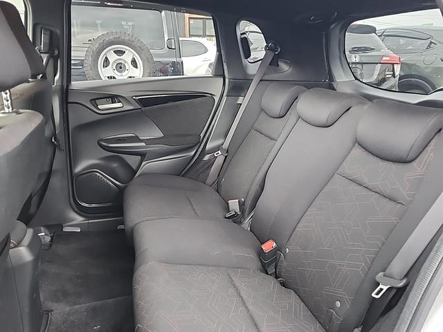 フィットハイブリッド Ｓパッケージ　４ＷＤ　ワンオーナー　純正フルセグナビ　純正ＣＤ　ＤＶＤ再生　Ｂｌｕｔｅｔｏｏｔｈ接続　ＥＴＣ　バックカメラ　ＬＥＤオートライト　クルーズコントロール　ステアスイッチ　サイドエアバッグ　横滑り防止装置（38枚目）