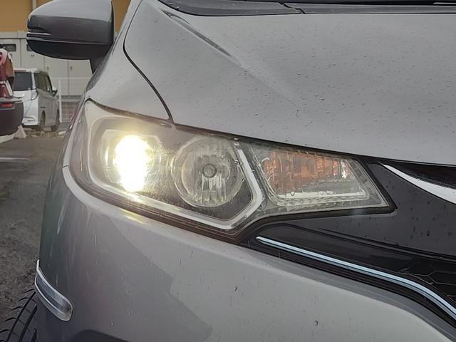 フィットハイブリッド Ｓパッケージ　４ＷＤ　ワンオーナー　純正フルセグナビ　純正ＣＤ　ＤＶＤ再生　Ｂｌｕｔｅｔｏｏｔｈ接続　ＥＴＣ　バックカメラ　ＬＥＤオートライト　クルーズコントロール　ステアスイッチ　サイドエアバッグ　横滑り防止装置（52枚目）