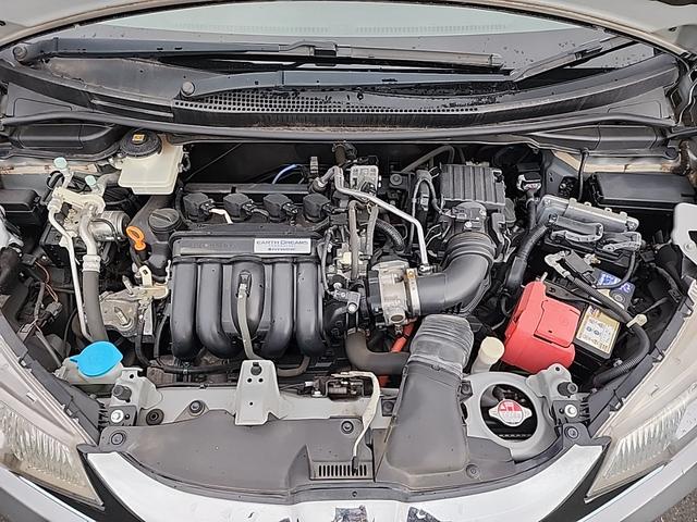 フィットハイブリッド Ｓパッケージ　４ＷＤ　ワンオーナー　純正フルセグナビ　純正ＣＤ　ＤＶＤ再生　Ｂｌｕｔｅｔｏｏｔｈ接続　ＥＴＣ　バックカメラ　ＬＥＤオートライト　クルーズコントロール　ステアスイッチ　サイドエアバッグ　横滑り防止装置（56枚目）