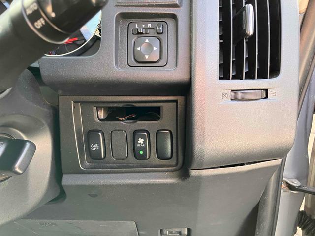 デリカＤ：５ Ｍ　４ＷＤ　ＴＶ　両側スライドドア　オートライト　ＨＩＤ　スマートキー　電動格納ミラー　３列シート　ＣＶＴ　アルミホイール　ＣＤ　盗難防止システム　衝突安全ボディ　ＡＢＳ　ＥＳＣ　エアコン（7枚目）