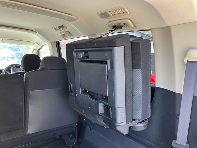 デリカＤ：５ Ｍ　４ＷＤ　ＴＶ　両側スライドドア　オートライト　ＨＩＤ　スマートキー　電動格納ミラー　３列シート　ＣＶＴ　アルミホイール　ＣＤ　盗難防止システム　衝突安全ボディ　ＡＢＳ　ＥＳＣ　エアコン（25枚目）