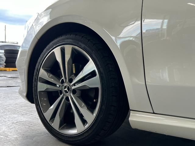 ＣＬＡクラス シューティングブレーク ＣＬＡ２２０　４マチック　シューティングブレーク　ＣＬＡ２２０　４マチック　シューティングブレーク（５名）　電動サンルーフ　ハーマンカードンサウンド　純正ナビ　地デジ　バックカメラ　走行中ＴＶ視聴可　黒革シート　レーンキープアシスト　クルコン（19枚目）