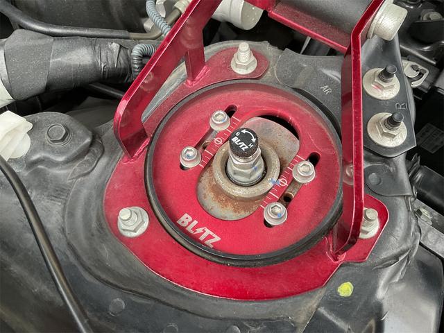 ８６ ＧＴ　走行距離無制限１年保証付き助手席側に傷凹みあり現状渡しです走り込みベースにいかがでしょう？ＢＬＩＴＺ車高調＆インテークパイプ　ＨＫＳマフラー　ＷＥＤＳ１８インチアルミホイール（20枚目）