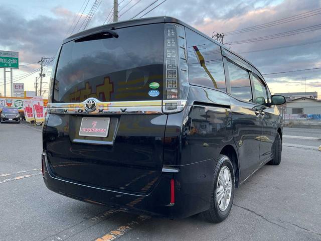 ヴォクシー Ｖ　Ｗエアバッグ　ＥＳＣ　スマートキー　両側電動スライドドア　ＨＩＤヘッドライト　オートライト　オートハイビーム　オートクルーズ　メモリーナビ　フルセグＴＶ　ＤＶＤ　後席モニター　バックカメラ　ドラレコ（7枚目）