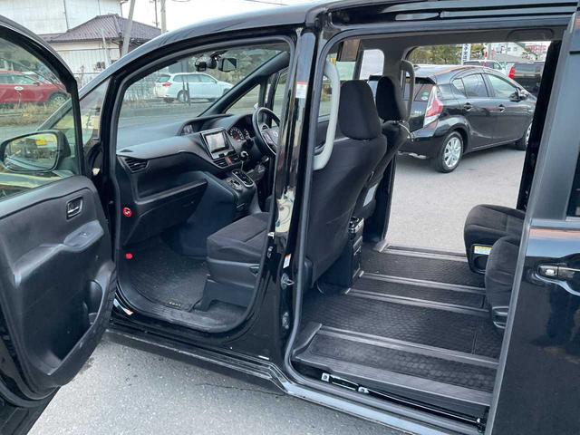 ヴォクシー Ｖ　Ｗエアバッグ　ＥＳＣ　スマートキー　両側電動スライドドア　ＨＩＤヘッドライト　オートライト　オートハイビーム　オートクルーズ　メモリーナビ　フルセグＴＶ　ＤＶＤ　後席モニター　バックカメラ　ドラレコ（12枚目）