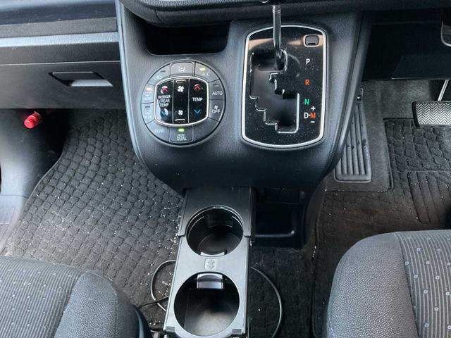 ヴォクシー Ｖ　Ｗエアバッグ　ＥＳＣ　スマートキー　両側電動スライドドア　ＨＩＤヘッドライト　オートライト　オートハイビーム　オートクルーズ　メモリーナビ　フルセグＴＶ　ＤＶＤ　後席モニター　バックカメラ　ドラレコ（21枚目）