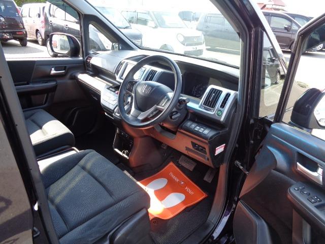 ステップワゴンスパーダ Ｚ　インターナビセレクション　４ＷＤ　後期型　両側パワースライドドア　純正ナビ　テレビ　ＤＶＤ再生　バックカメラ　オートエアコン　オートライト　ＥＴＣ　パドルシフト　ステアスイッチ　アイドリングストップ（16枚目）
