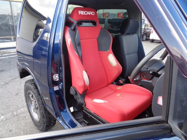 ジムニー ＸＧ　４ＷＤ　３インチリフトアップ　前後ショートバンパー　タニグチマフラー　ジオランダーＭＴ　社外アルミ　レカロシート　５速マニュアル（12枚目）