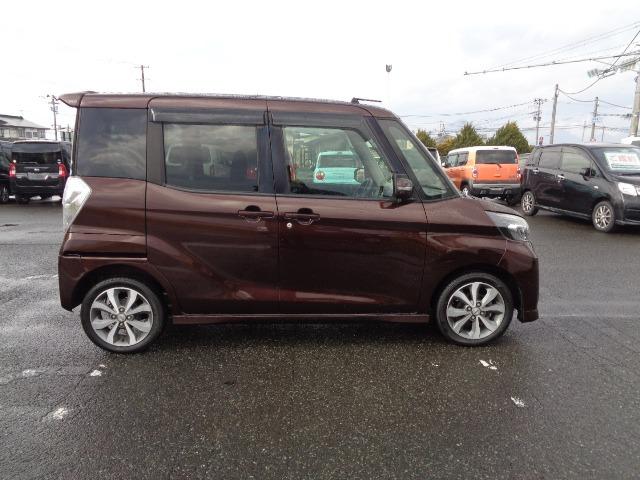 デイズルークス ハイウェイスター　Ｘ　４ＷＤ　パワースライドドア　ナビ　フルセグ　Ｂｌｕｅｔｏｏｔｈオーディオ　アラウンドビューモニター　ＤＶＤ再生　ＥＴＣ　ブレーキサポート　オートライト　オートエアコン　プッシュスタート　スマートキー（8枚目）