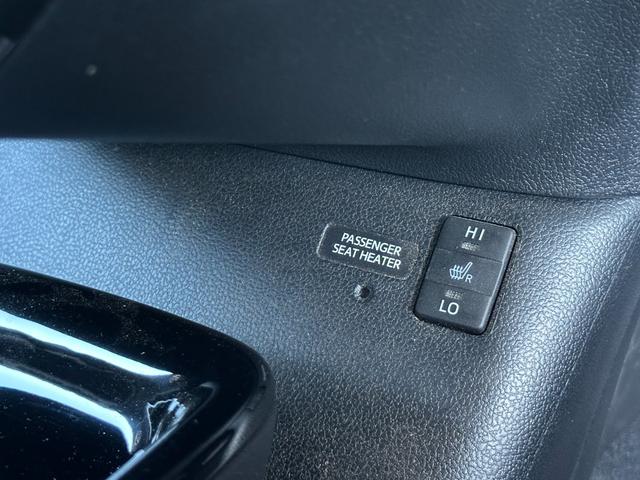 プリウス Ａツーリングセレクション　禁煙車【モデリスタフルエアロ】【衝突被害軽減サポート＆レーンアシスト】レーダークルーズコントロール　オートハイビーム　ヘッドアップディスプレイ【純正９インチナビ＆パーキングアシスト＆フルセグＴＶ】（12枚目）
