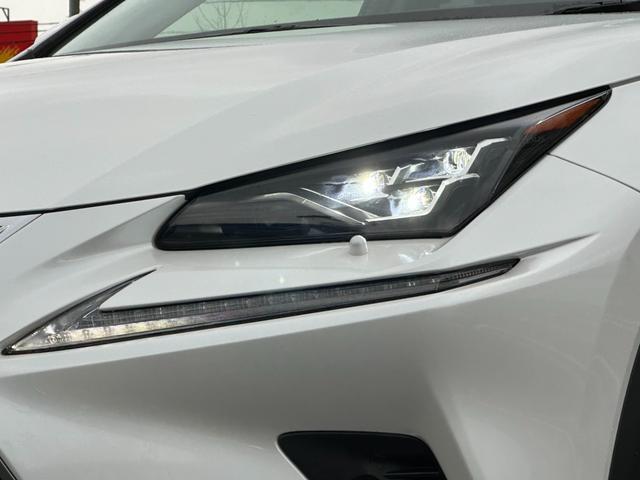 ＮＸ ＮＸ３００ｈ　バージョンＬ　禁煙【サンルーフ・寒冷地仕様】後期３眼ライト【衝突軽減サポート＆レーンアシスト＆ブラインドスポットモニター】【純正ナビ・フルセグＴＶ＆Ｂｌｕｅｔｏｏｔｈ接続＆全方位モニター】ヘッドアップディスプレイ（7枚目）