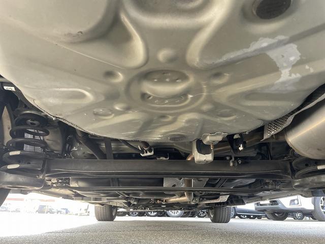 ■弊社では全車プロの専門業者によるルームクリーニングを実施しています！■室内の細かい所からエンジンルームまでキレイになった状態でお渡しいたします■