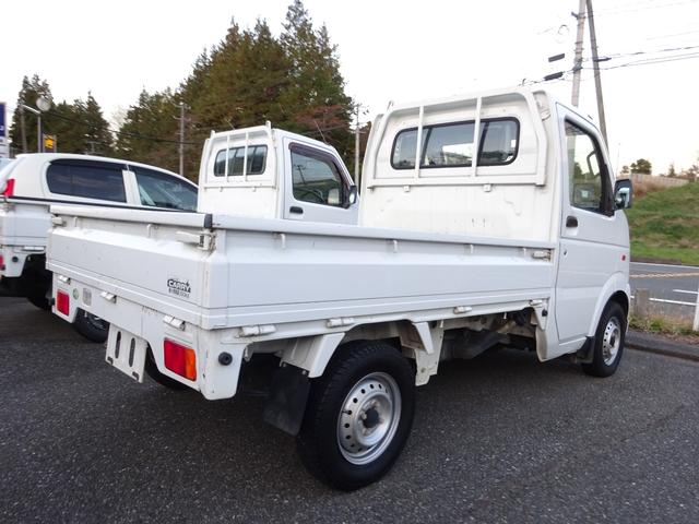キャリイトラック 4WD 5速マニュアル エアコン パワステ 荷台ゴムマット付き ゲートプロテクター付き AMFMラジオ(5枚目)