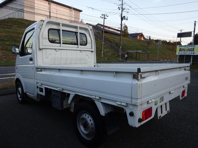 キャリイトラック 4WD 5速マニュアル エアコン パワステ 荷台ゴムマット付き ゲートプロテクター付き AMFMラジオ(7枚目)