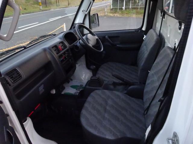 キャリイトラック 4WD 5速マニュアル エアコン パワステ 荷台ゴムマット付き ゲートプロテクター付き AMFMラジオ(13枚目)