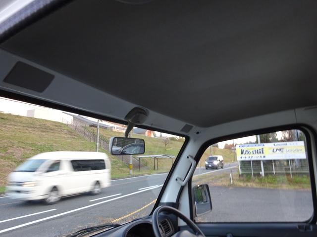 キャリイトラック 4WD 5速マニュアル エアコン パワステ 荷台ゴムマット付き ゲートプロテクター付き AMFMラジオ(19枚目)
