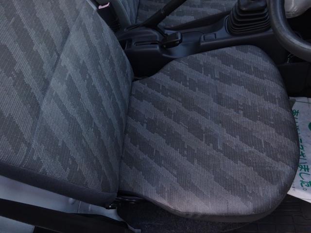 キャリイトラック 4WD 5速マニュアル エアコン パワステ 荷台ゴムマット付き ゲートプロテクター付き AMFMラジオ(23枚目)