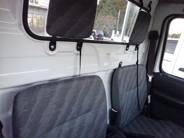 キャリイトラック 4WD 5速マニュアル エアコン パワステ 荷台ゴムマット付き ゲートプロテクター付き AMFMラジオ(24枚目)