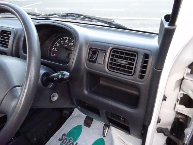 キャリイトラック 4WD 5速マニュアル エアコン パワステ 荷台ゴムマット付き ゲートプロテクター付き AMFMラジオ(26枚目)